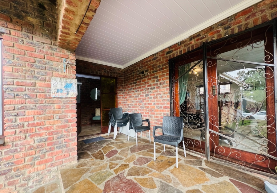 4 Bedroom Property for Sale in Twee Rivieren Western Cape